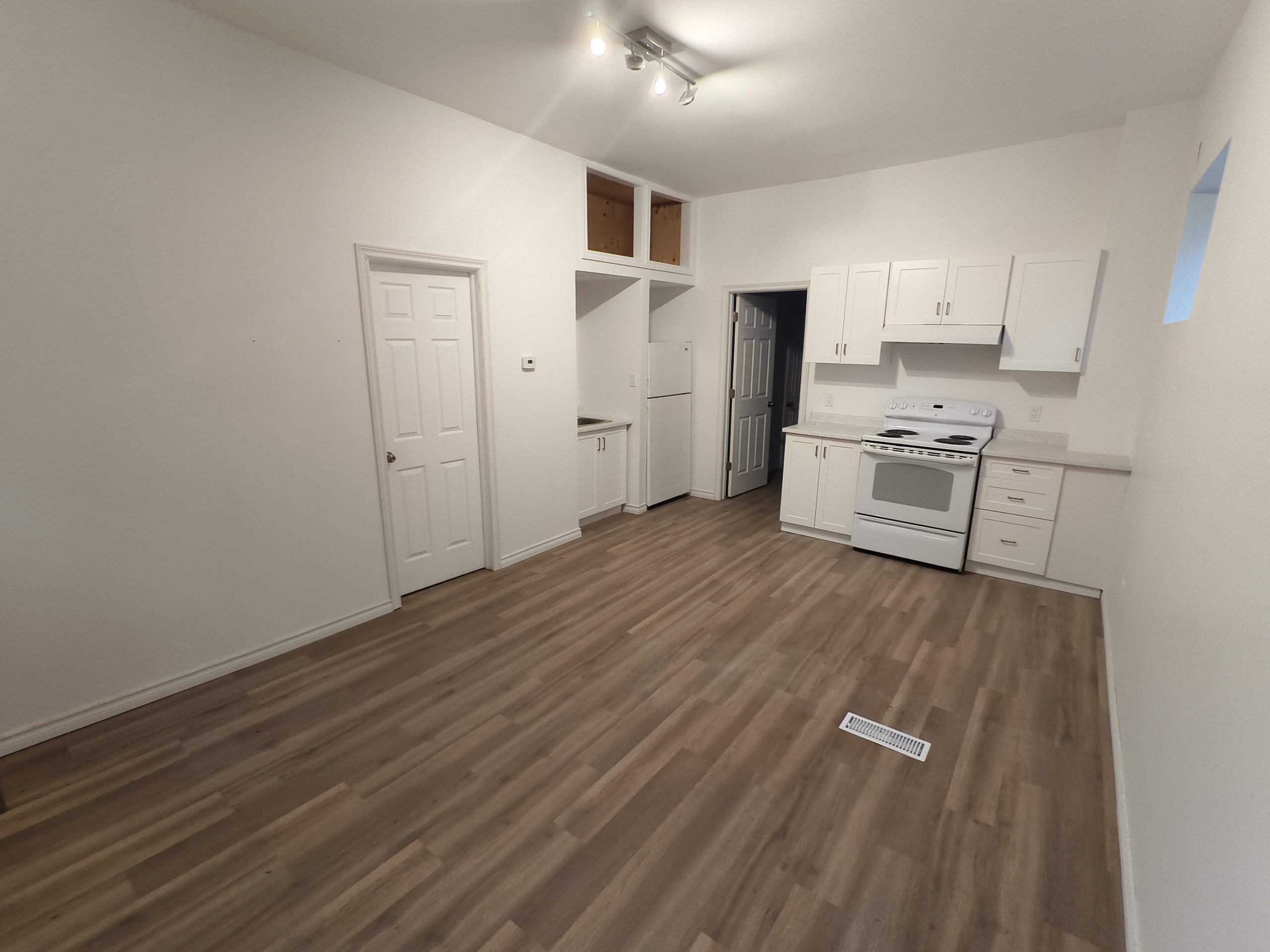 1 Bedroom Bachelor Unit – 1100$/mth